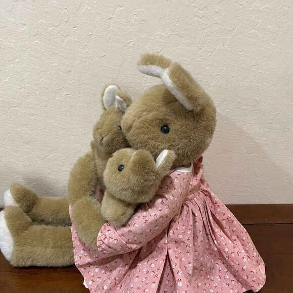 Vintage 1980's Exclusively Made In Japan Charm Co Plush Momma Bunny With Babies - Picture 4 of 9